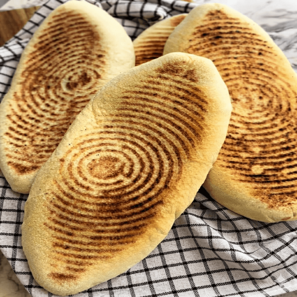 Recette Batbout Farcis au Thon et Mozzarella – Moelleux et Fondants